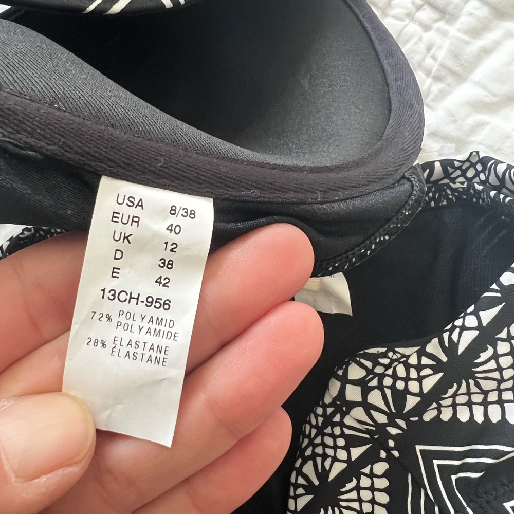 🌴vacation pick🌴NWOT - still has liner on -Gottex Black and White Chevron Bikini - Picture 5 of 5